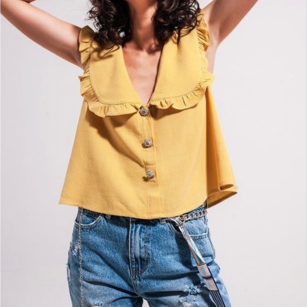 Crop Top with Bib Collar